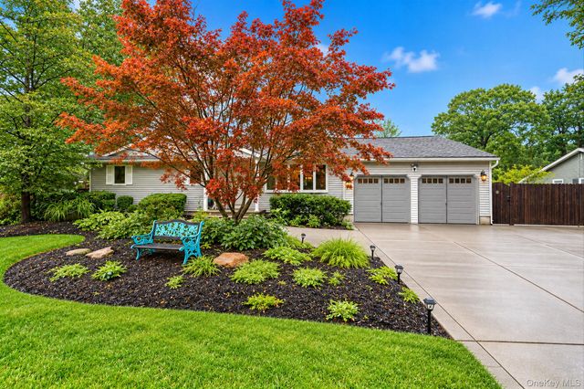 3 Putter Lane, Middle Island, NY 11953