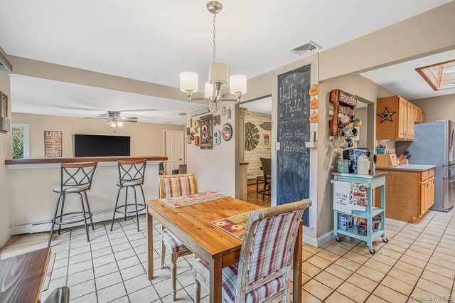 3 Putter Lane, Middle Island, NY 11953