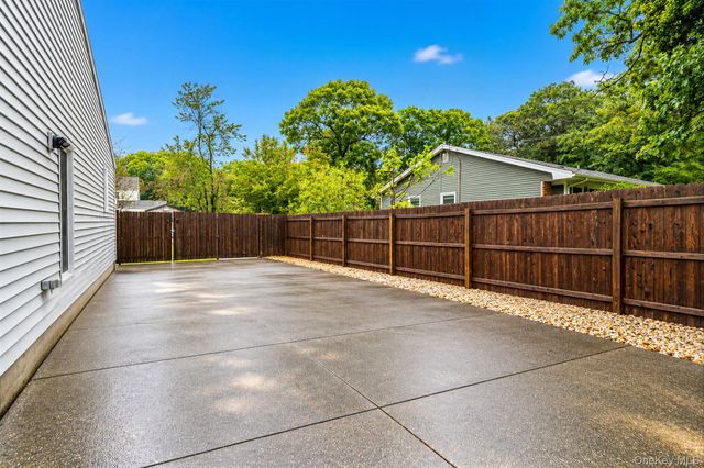 3 Putter Lane, Middle Island, NY 11953