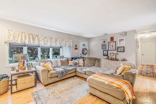 3 Putter Lane, Middle Island, NY 11953