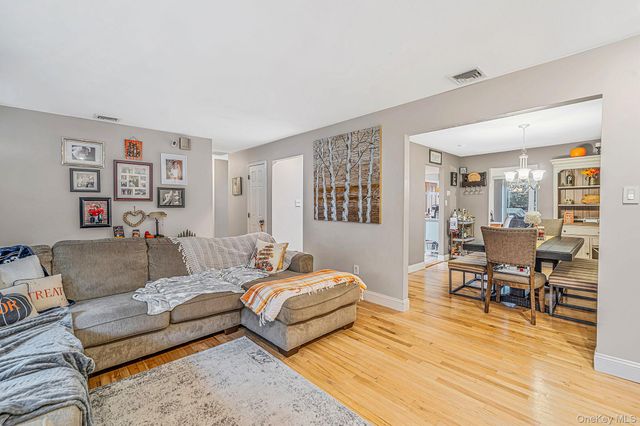 3 Putter Lane, Middle Island, NY 11953