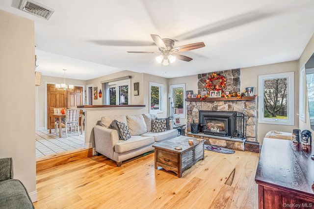 3 Putter Lane, Middle Island, NY 11953