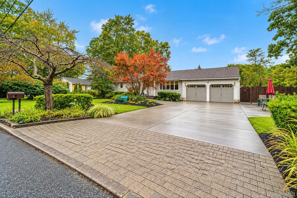 3 Putter Lane, Middle Island, NY 11953