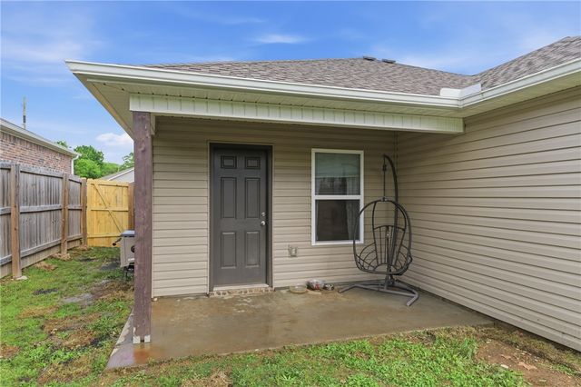 733 S Jaybird Lane, Fayetteville, AR 72701