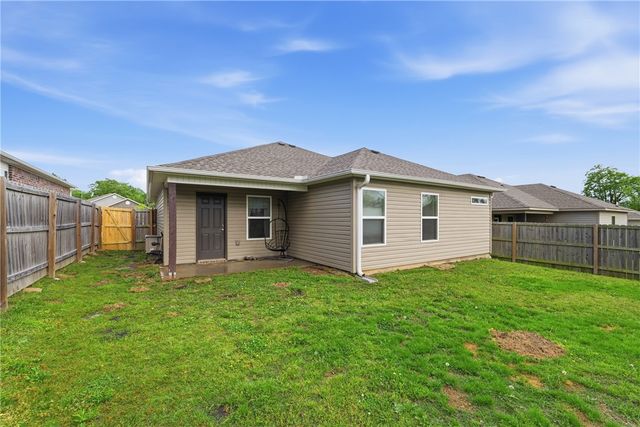 733 S Jaybird Lane, Fayetteville, AR 72701