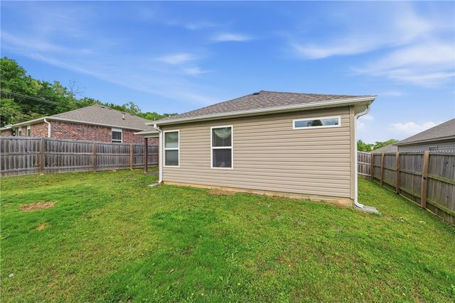 733 S Jaybird Lane, Fayetteville, AR 72701