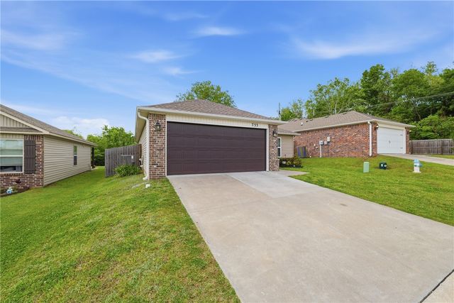 733 S Jaybird Lane, Fayetteville, AR 72701
