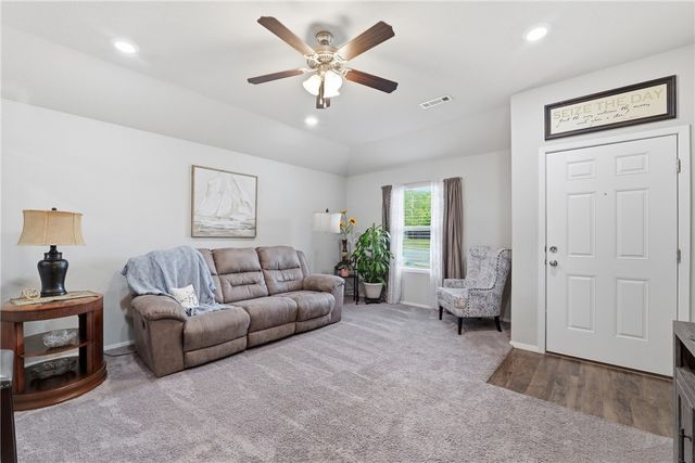 733 S Jaybird Lane, Fayetteville, AR 72701