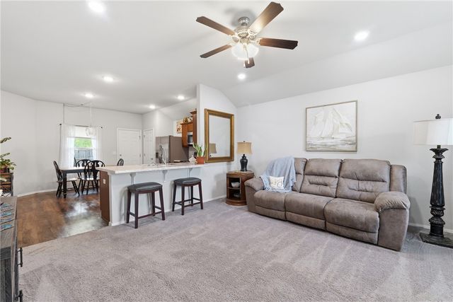 733 S Jaybird Lane, Fayetteville, AR 72701