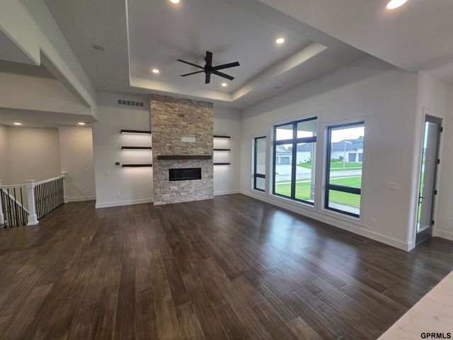16701 Sheffield Street, Bennington, NE 68007