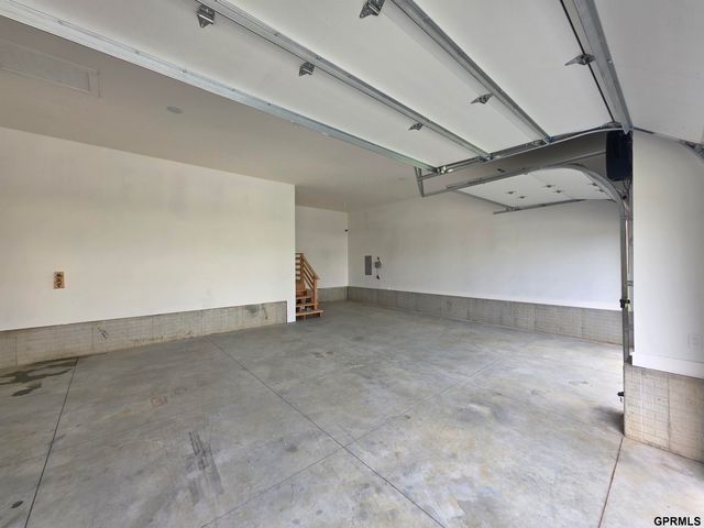 16701 Sheffield Street, Bennington, NE 68007