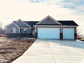 8341 Peninsula Circle, Grand Blanc, MI 48439