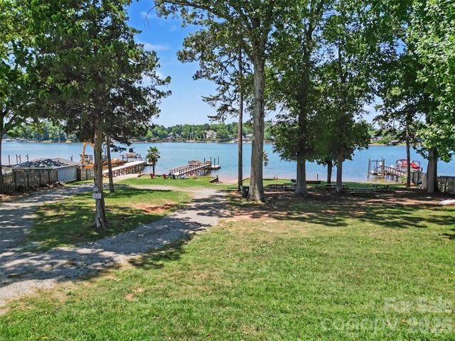 21021 Entrada Drive, Cornelius, NC 28031