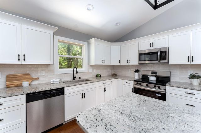 21 Justice Ridge Terrace, Candler, NC 28715