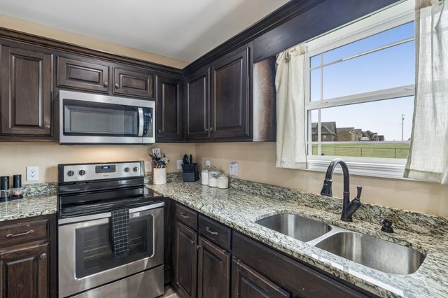 407 Richland Farms Dr, Manchester, TN 37355