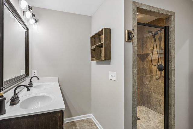 407 Richland Farms Dr, Manchester, TN 37355