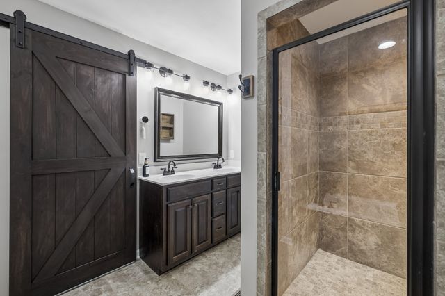 407 Richland Farms Dr, Manchester, TN 37355