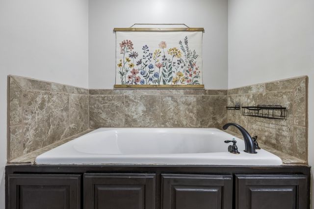 407 Richland Farms Dr, Manchester, TN 37355