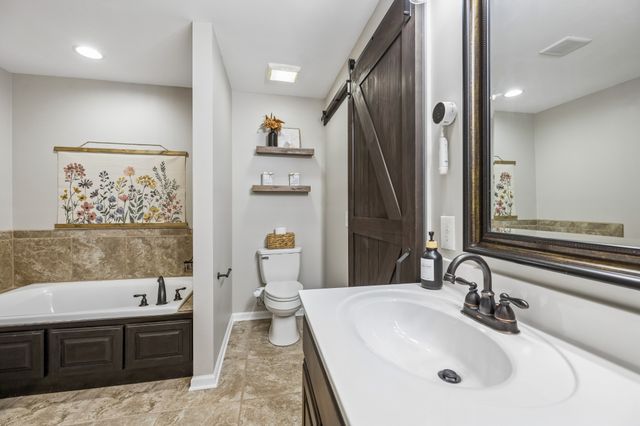 407 Richland Farms Dr, Manchester, TN 37355