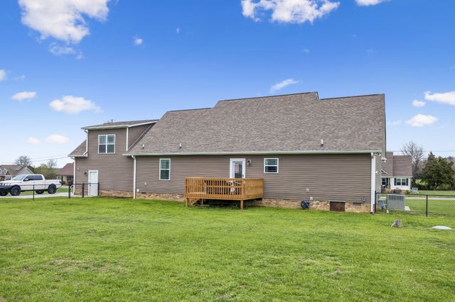 407 Richland Farms Dr, Manchester, TN 37355