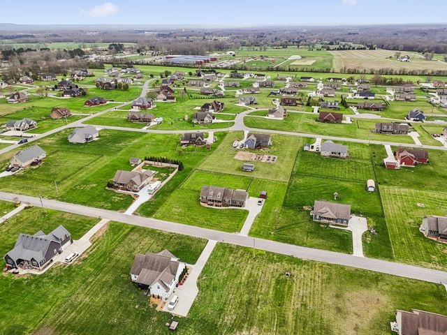 407 Richland Farms Dr, Manchester, TN 37355