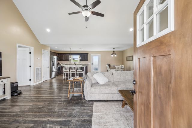 407 Richland Farms Dr, Manchester, TN 37355