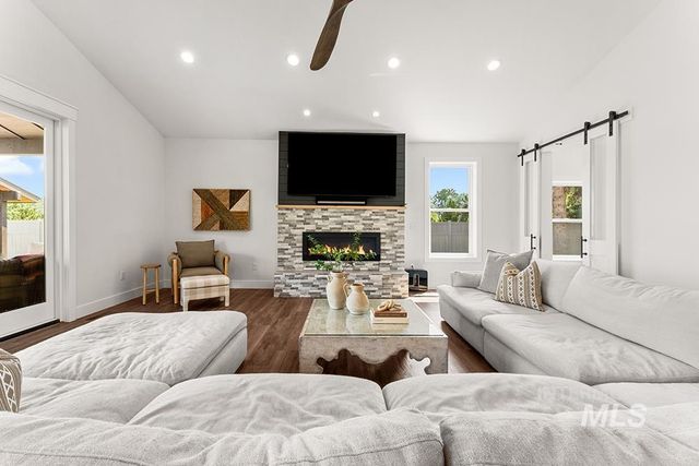1726 N Ballantyne Ln, Eagle, ID 83616