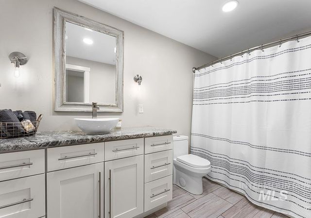 1726 N Ballantyne Ln, Eagle, ID 83616