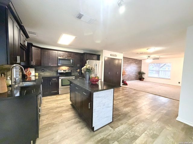 9210 NEW KENTON, San Antonio, TX 78240