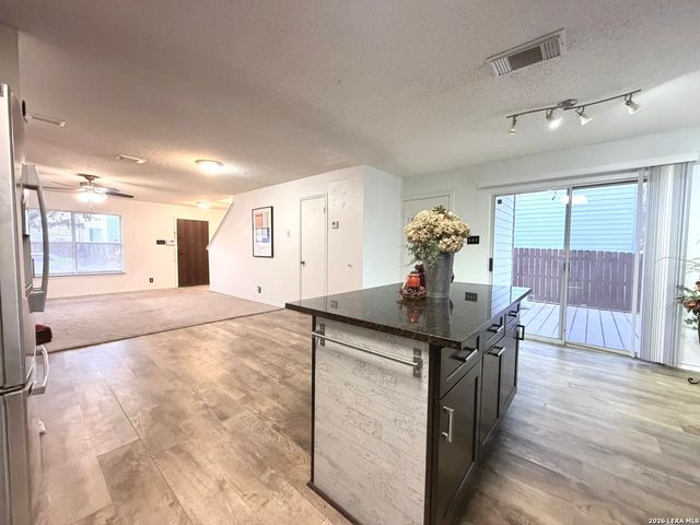 9210 NEW KENTON, San Antonio, TX 78240