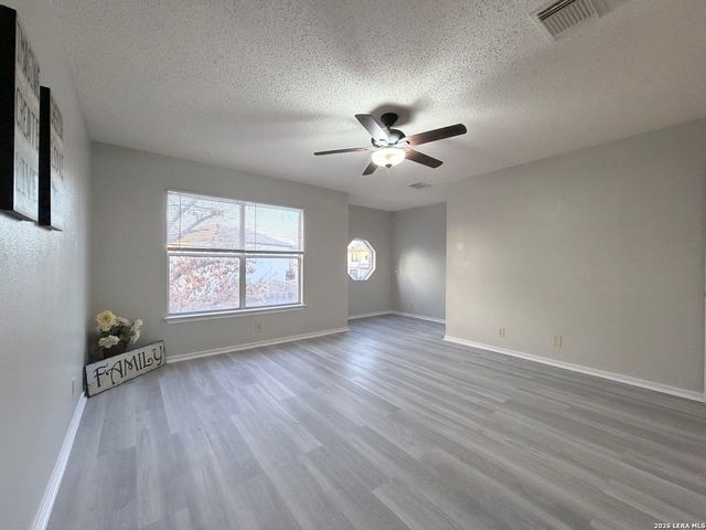 9210 NEW KENTON, San Antonio, TX 78240