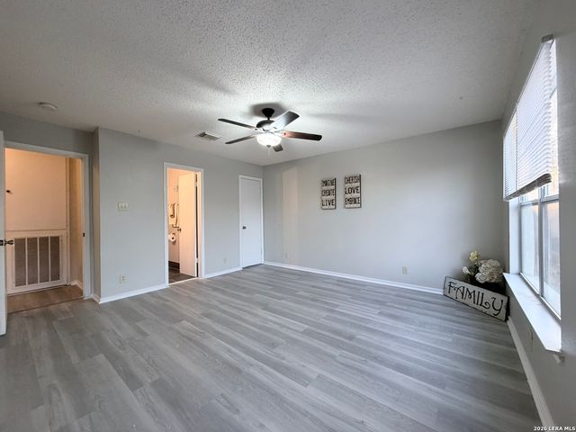 9210 NEW KENTON, San Antonio, TX 78240