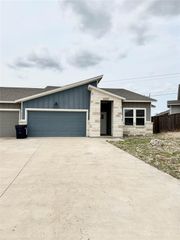 108 Everett CT B, Jarrell, TX 76537