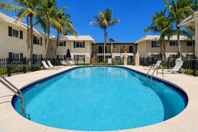 8615 SW 68th Ct 22, Pinecrest, FL 33156