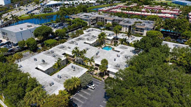 8615 SW 68th Ct 22, Pinecrest, FL 33156