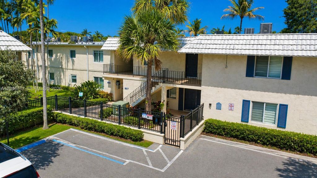8615 SW 68th Ct 22, Pinecrest, FL 33156