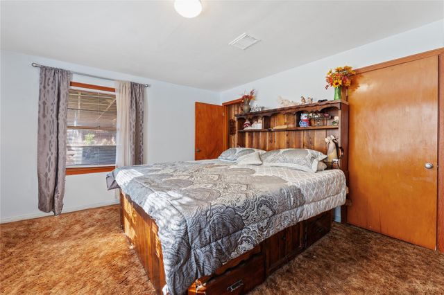 215 Ilfrey Street, Baytown, TX 77520