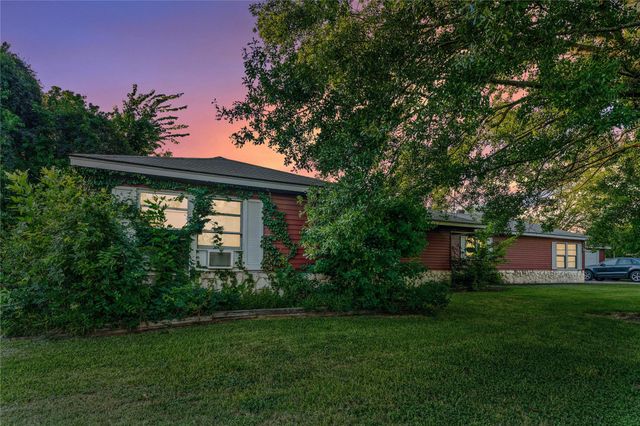 215 Ilfrey Street, Baytown, TX 77520