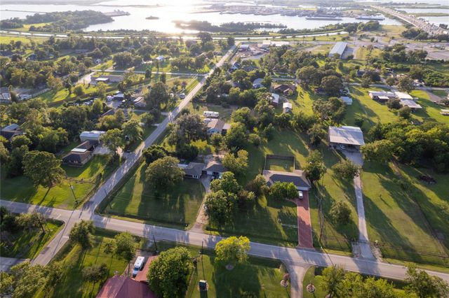 215 Ilfrey Street, Baytown, TX 77520