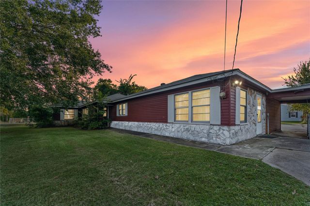 215 Ilfrey Street, Baytown, TX 77520