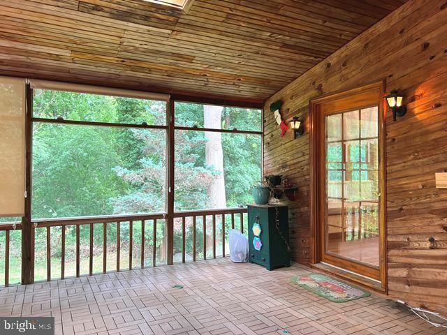 690 OLD SCHOOL HOUSE DR, Springfield, PA 19064