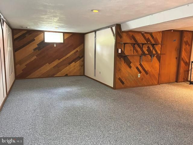 690 OLD SCHOOL HOUSE DR, Springfield, PA 19064