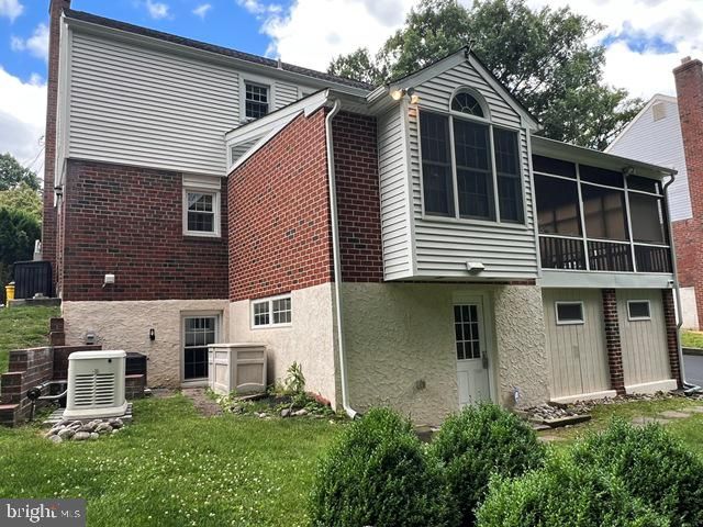690 OLD SCHOOL HOUSE DR, Springfield, PA 19064