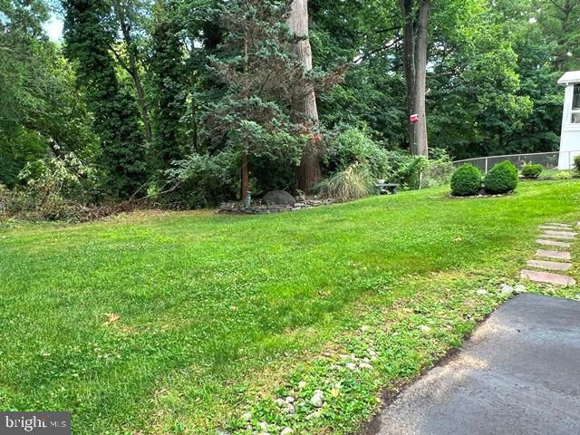 690 OLD SCHOOL HOUSE DR, Springfield, PA 19064