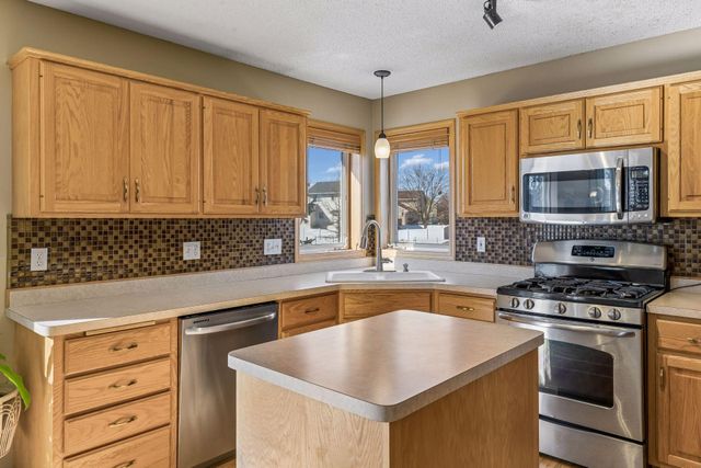 3517 99th Avenue N, Brooklyn Park, MN 55443