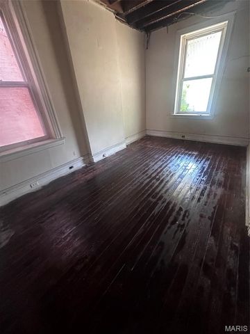 3239 Nebraska Avenue, St Louis, MO 63118
