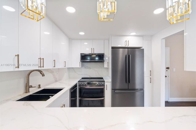 1985 S Ocean Dr 9G, Hallandale Beach, FL 33009