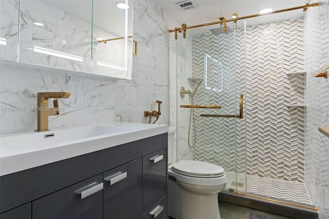 1985 S Ocean Dr 9G, Hallandale Beach, FL 33009