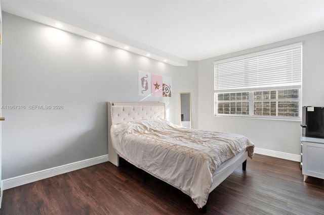 1985 S Ocean Dr 9G, Hallandale Beach, FL 33009