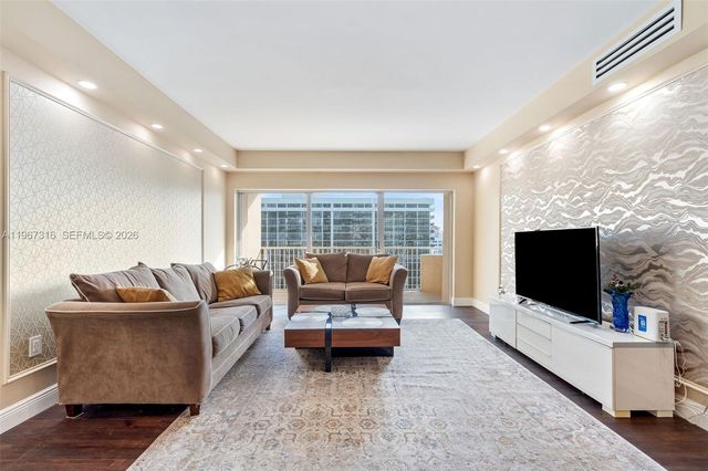 1985 S Ocean Dr 9G, Hallandale Beach, FL 33009